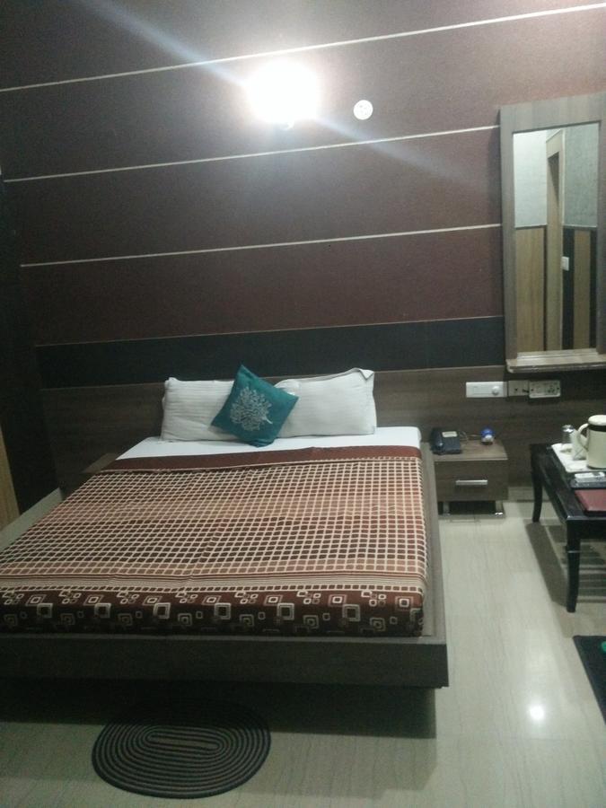Hotel Desire Hisār Esterno foto