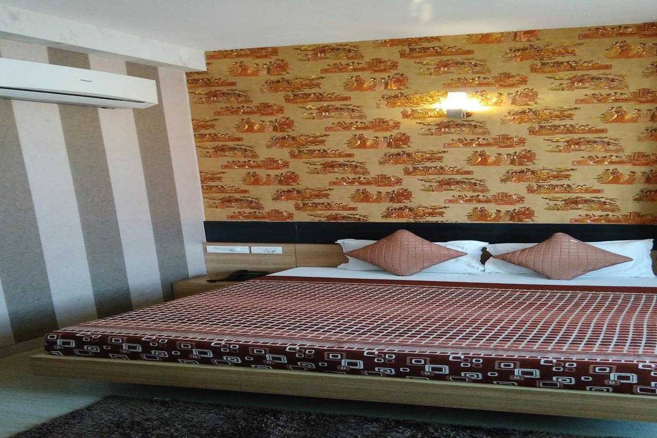 Hotel Desire Hisār Esterno foto
